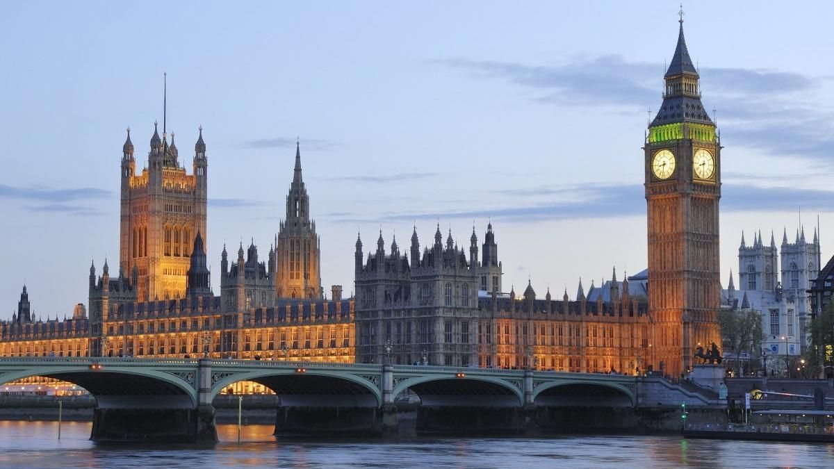 Британський парламент припинив роботу